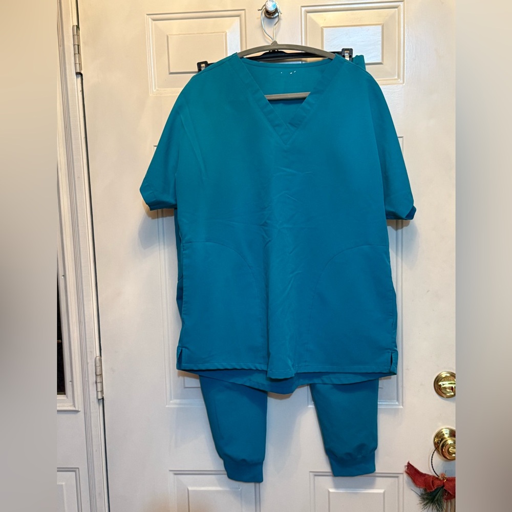 Women's Teal V-Neck Medical Scrub Set - Top & Jogger Pants